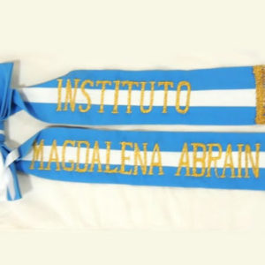 Letras bordadas en hilo oro